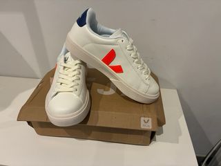 Zapatillas Casual Veja blancas