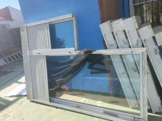 Puerta aluminio con ventana fija