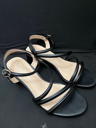 Sandalias tacón bajo negras 5cm
