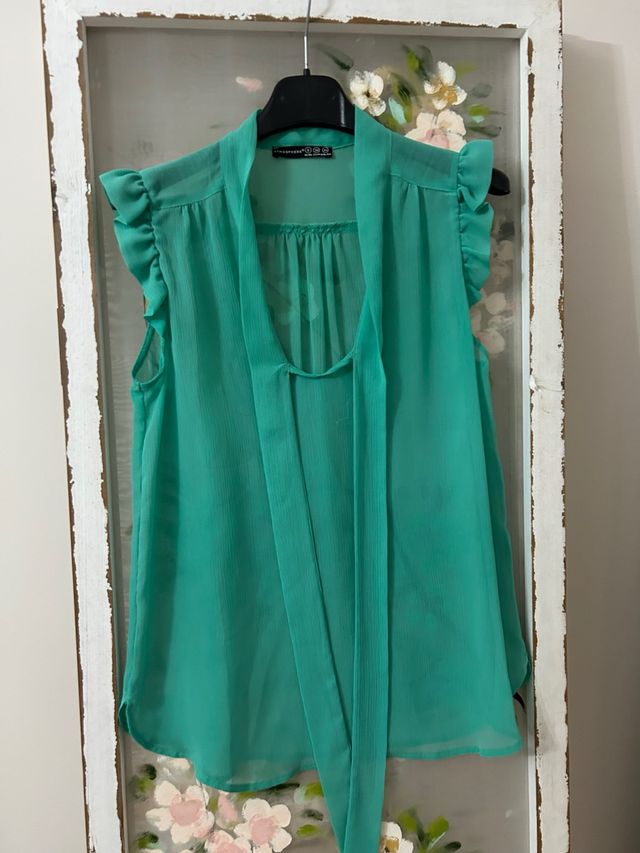 Blusa verde con lazada