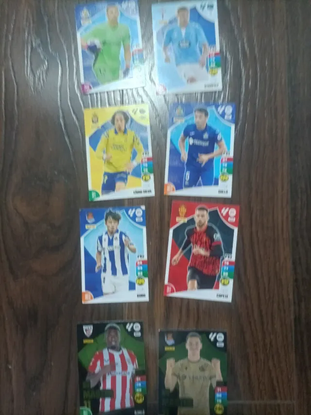 Cromos Adrenalyn XL 24-25