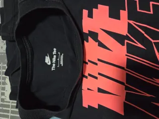 Camiseta Nike Negra y Rosa