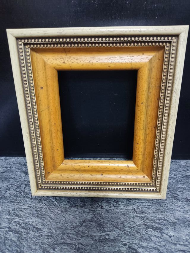 Marco de madera azul y dorado