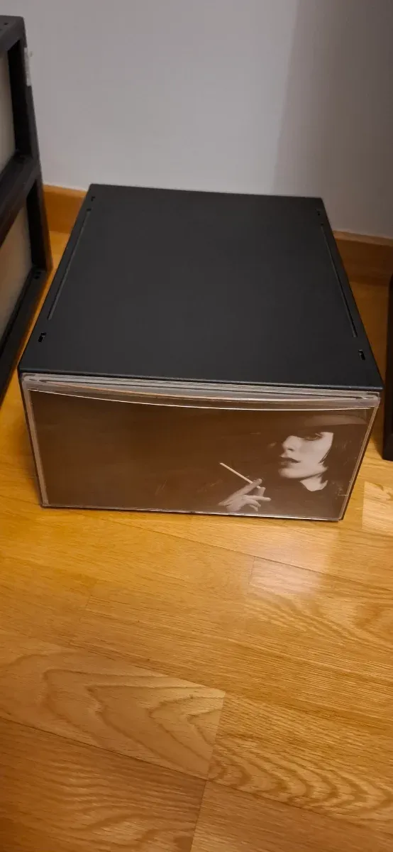 Cajonera de plástico y madera