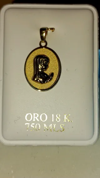 Medalla Virgen Niña Oro 18K 750 MLS