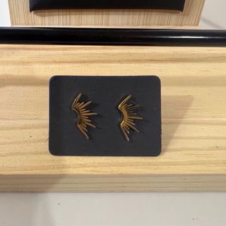 Pendientes dorados sol