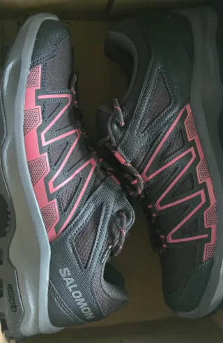 Salomon Leonis Goretex talla 40 nuevas.