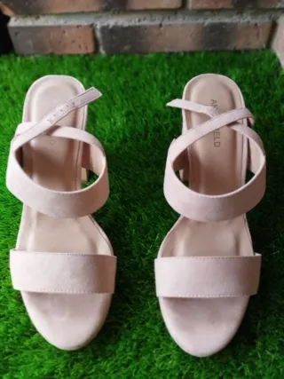 Zapatos de tacón ante rosa