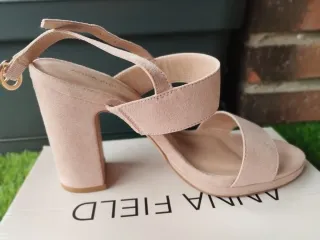 Zapatos de tacón ante rosa
