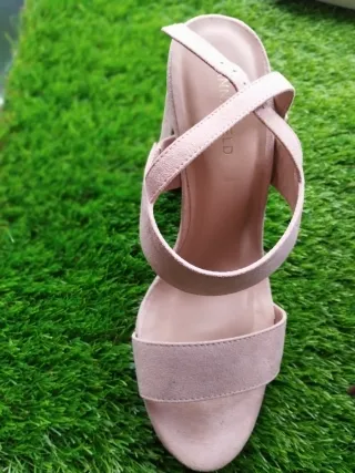 Zapatos de tacón ante rosa