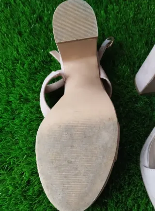 Zapatos de tacón ante rosa