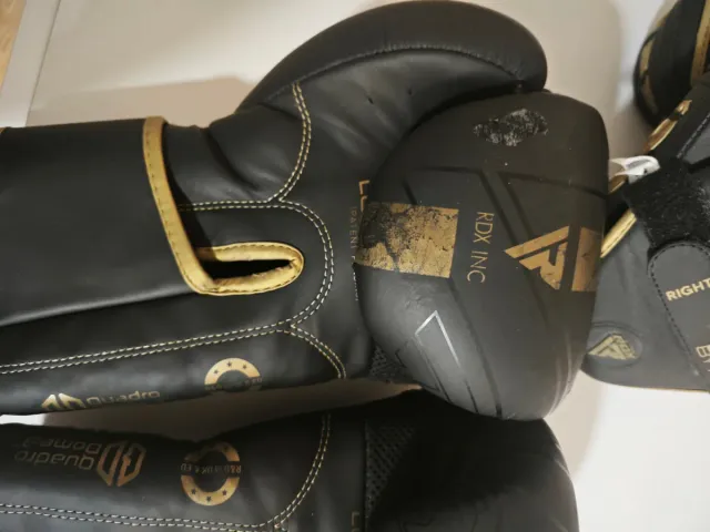 Guantes de Boxeo RDX Negros y Dorados