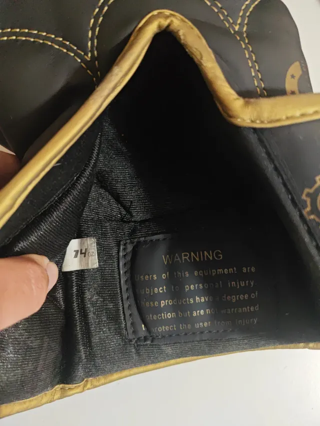 Guantes de Boxeo RDX Negros y Dorados