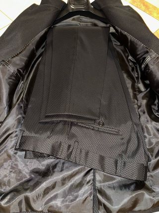 Abito elegante nero taglia 48 rifinito a mano