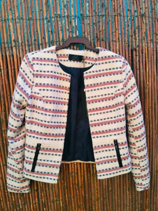 Chaqueta Only rayas teja y blanca