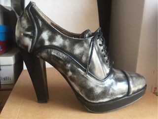 Zapatos de piel tacón y cordones
