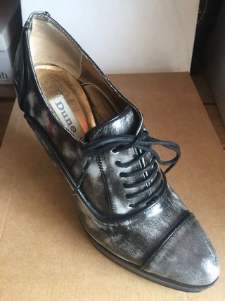 Zapatos de piel tacón y cordones