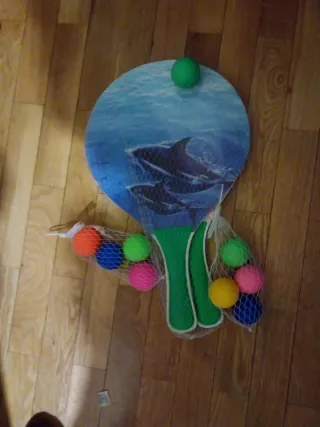 Raqueta de playa con pelotas