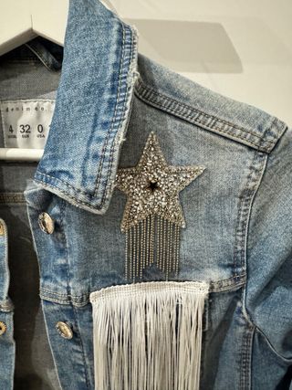 Chaqueta vaquera BRIDE con estrellas y flecos