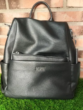 Mochila negra antirrobo