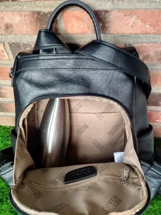 Mochila negra antirrobo