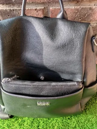 Mochila negra antirrobo