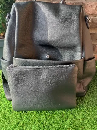 Mochila negra antirrobo