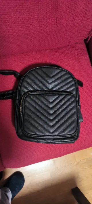 Mochila negra de cuero