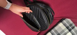 Mochila negra de cuero