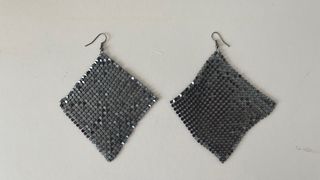Pendientes de malla plateados