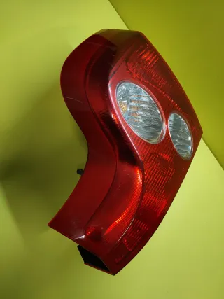 PILOTO TRASERO DERECHO VOLVO XC90 XC-90