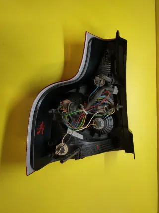 PILOTO TRASERO DERECHO VOLVO XC90 XC-90