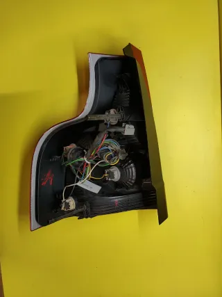 PILOTO TRASERO DERECHO VOLVO XC90 XC-90