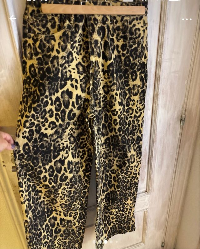 Pantalón recto estampado animal print