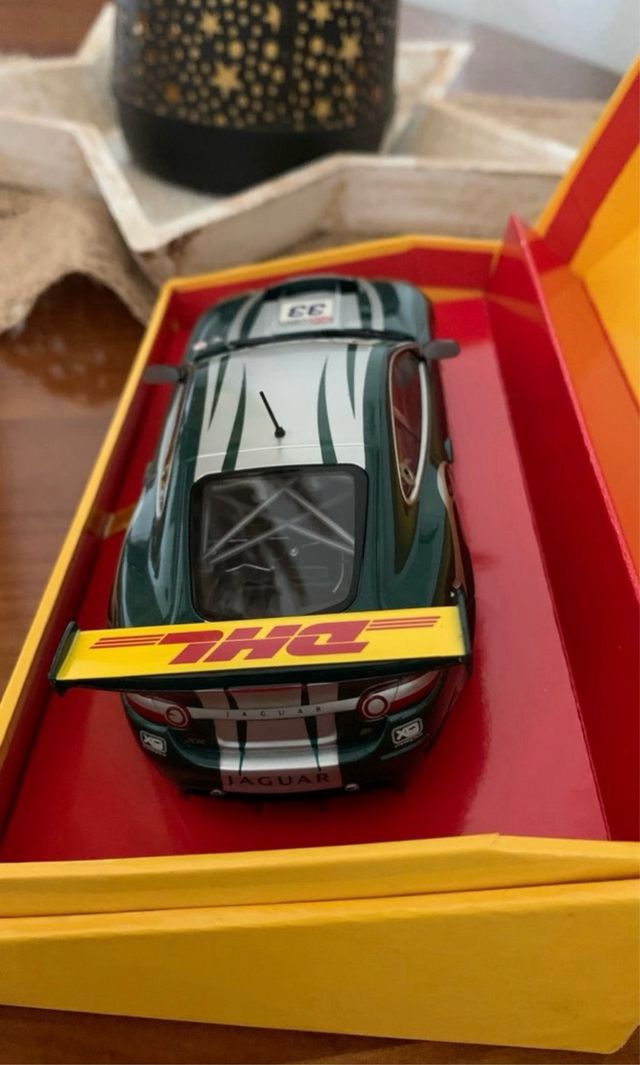Coche de scalextric Jaguar XKR GT3.