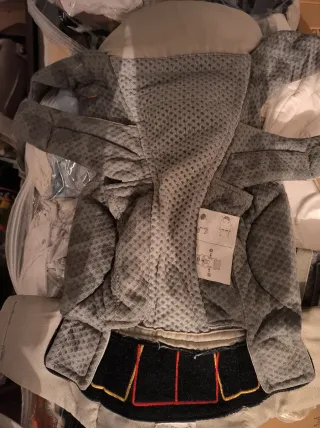 Mochila Ergobaby Omni Breeze + Funda Impermeable