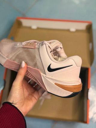 Nike Metcon 10 per CrossFit oro/rosa