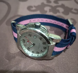 Reloj Tommy Hilfiger Plateado.