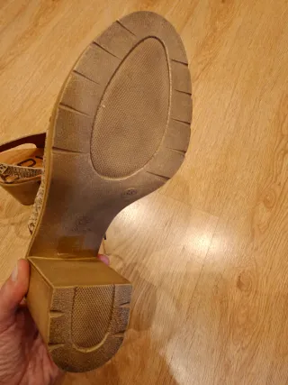 Sandalias de piel con cordones