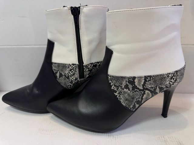 Botas tacón estampado serpiente