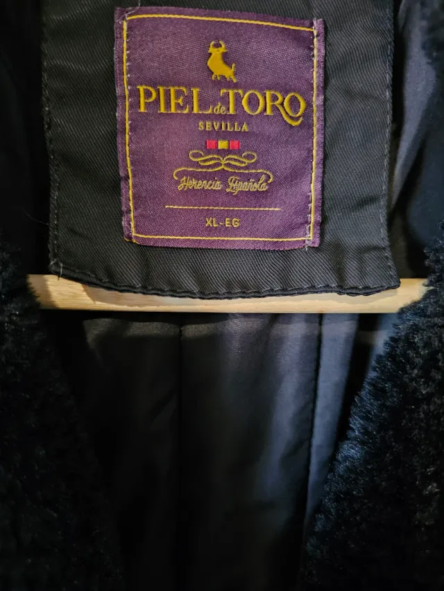 Abrigo Piel de Toro Negro Invierno