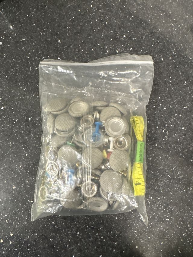 Chinchetas para techo de coche