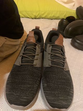 Zapatillas Skechers Negras y Grises