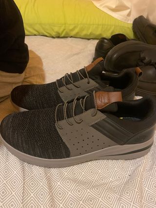 Zapatillas Skechers Negras y Grises