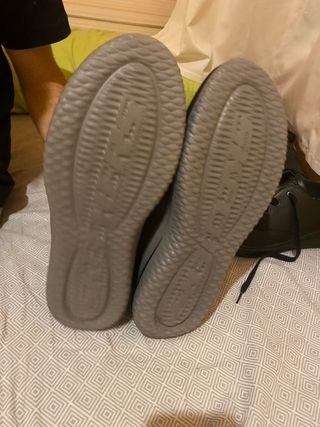 Zapatillas Skechers Negras y Grises