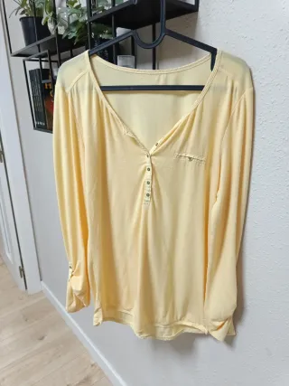 Camiseta amarilla manga larga