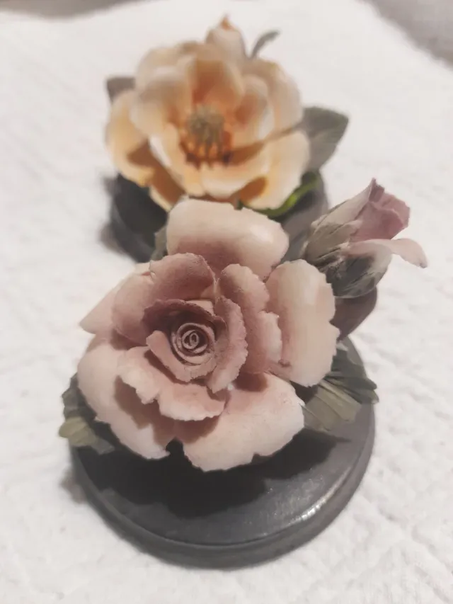 Flores de porcelana decorativas