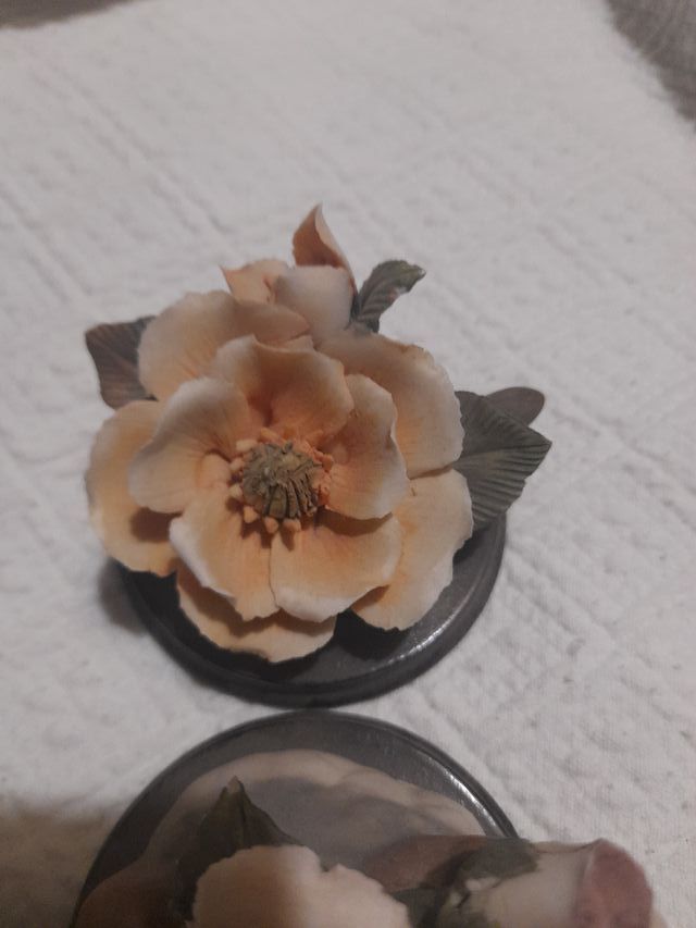 Flores de porcelana decorativas