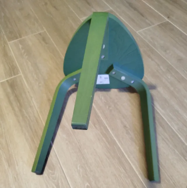 Sgabello in legno verde