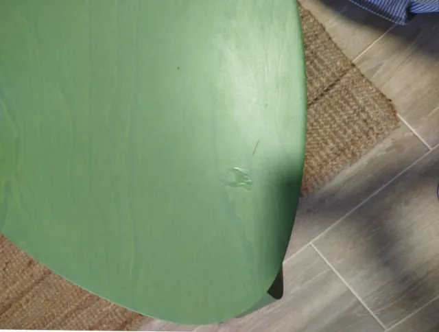 Sgabello in legno verde